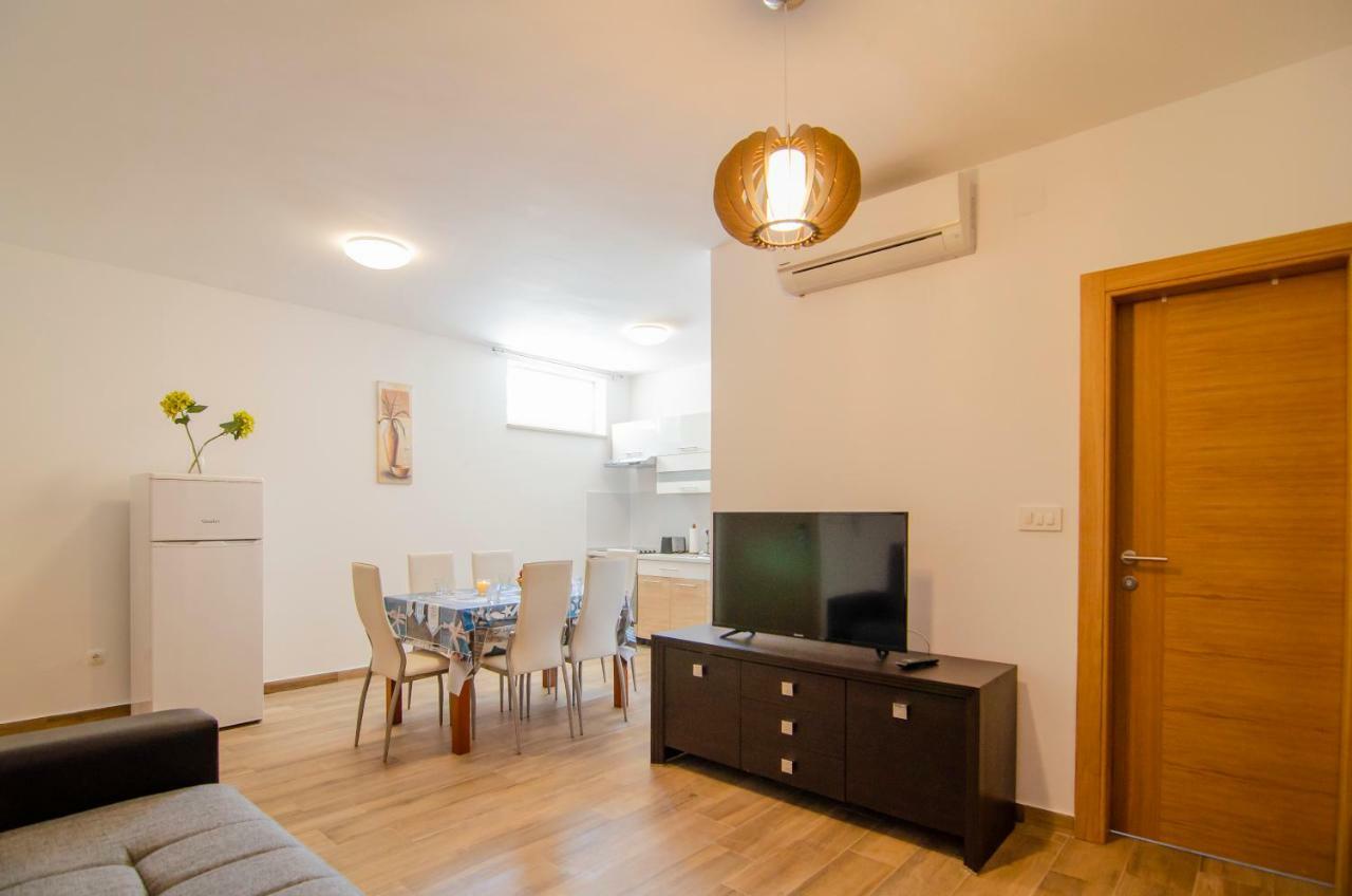 Apartments Sara 2 Μπολ Εξωτερικό φωτογραφία