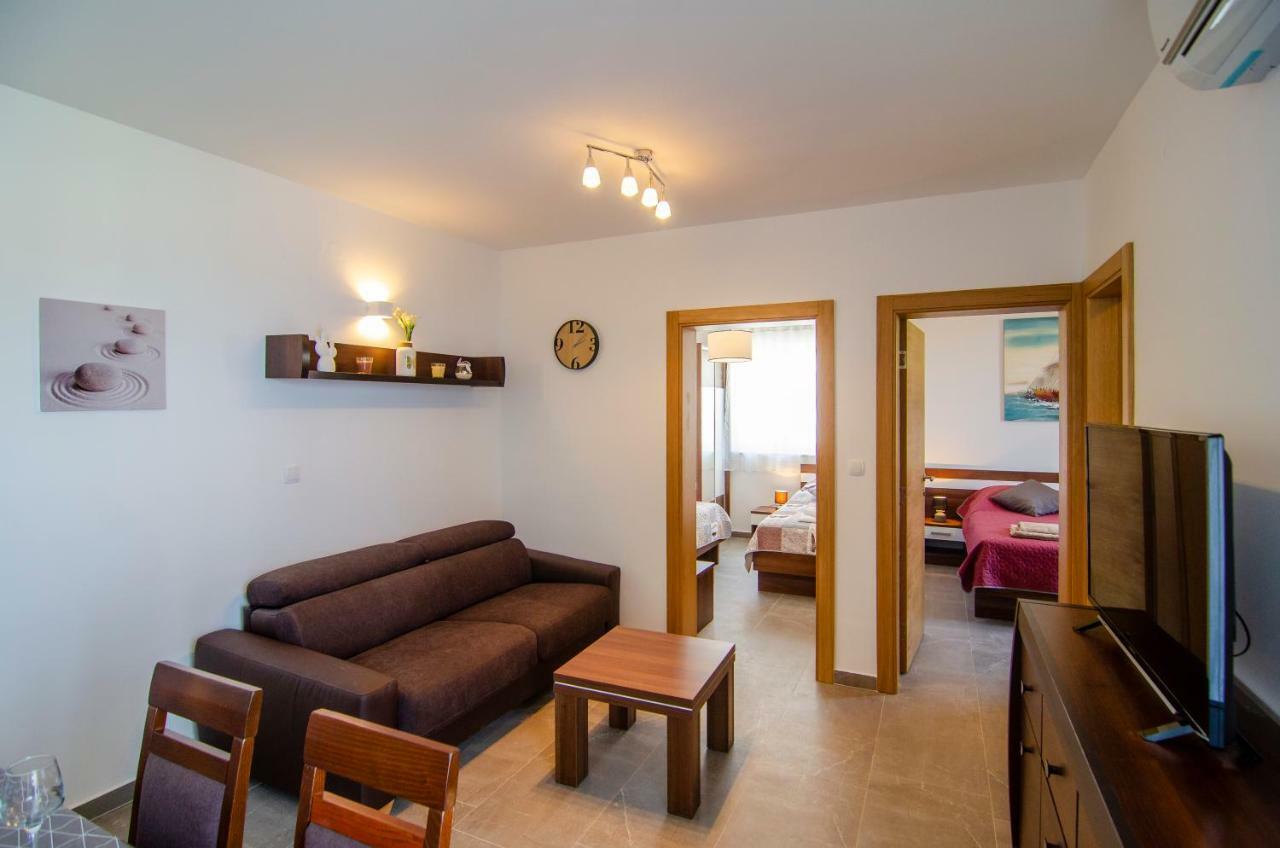 Apartments Sara 2 Μπολ Εξωτερικό φωτογραφία