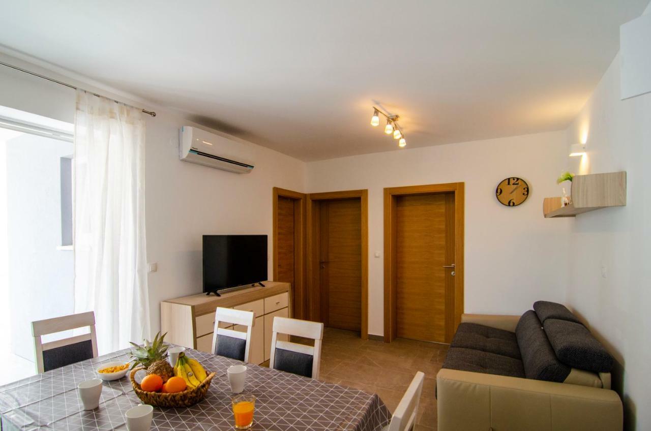Apartments Sara 2 Μπολ Εξωτερικό φωτογραφία